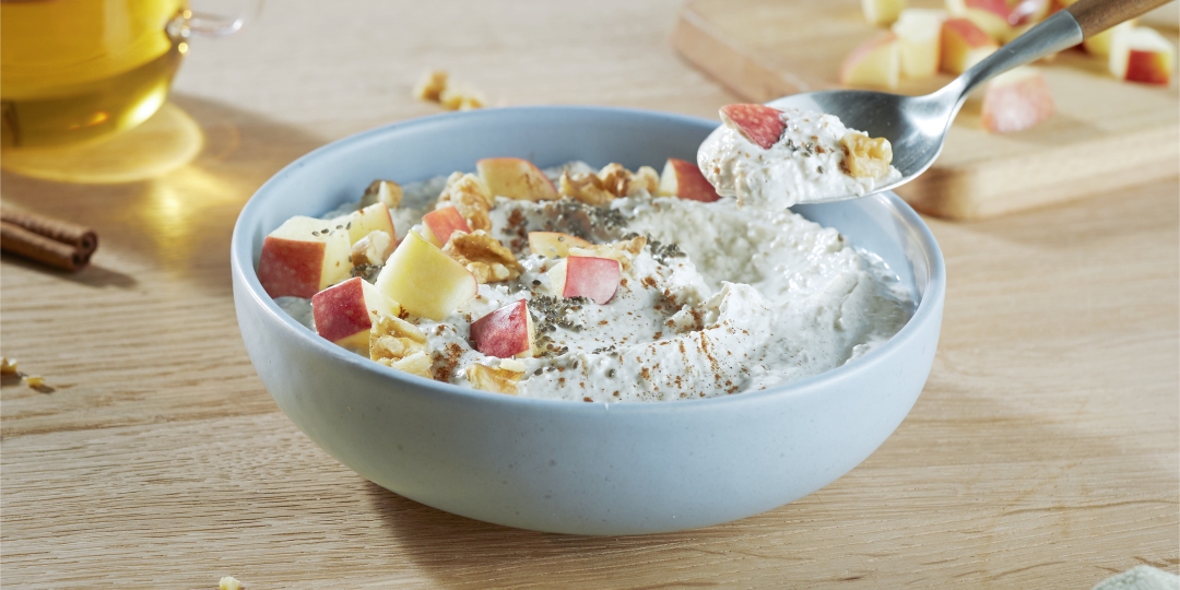 Griekse yoghurt met havermout, appel, chiazaad en kaneel