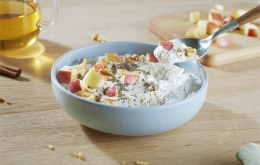 Griekse yoghurt met havermout, appel, chiazaad en kaneel
